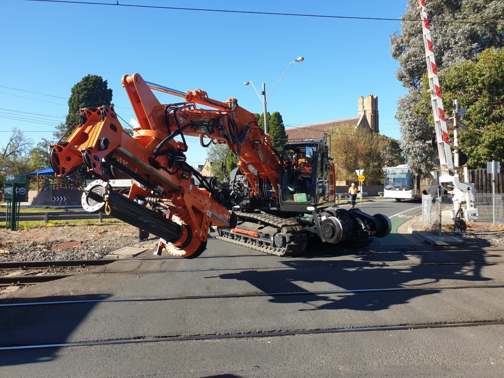 New Hi-Rail Piling Rig - Jordan Rail