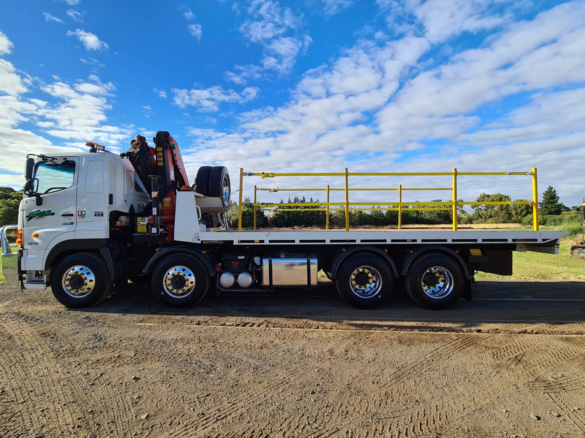 HINO 700, 8x4 Tilt Tray & Crane Truck Jordan Rail