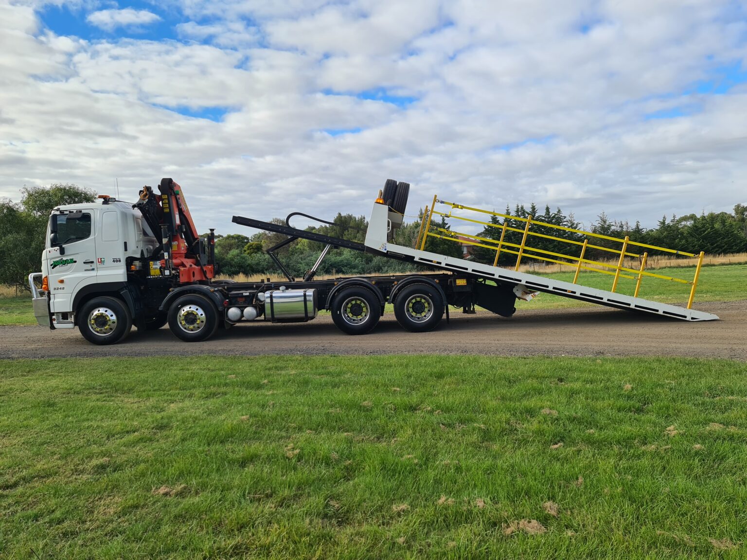 HINO 700, 8x4 Tilt Tray & Crane Truck Jordan Rail