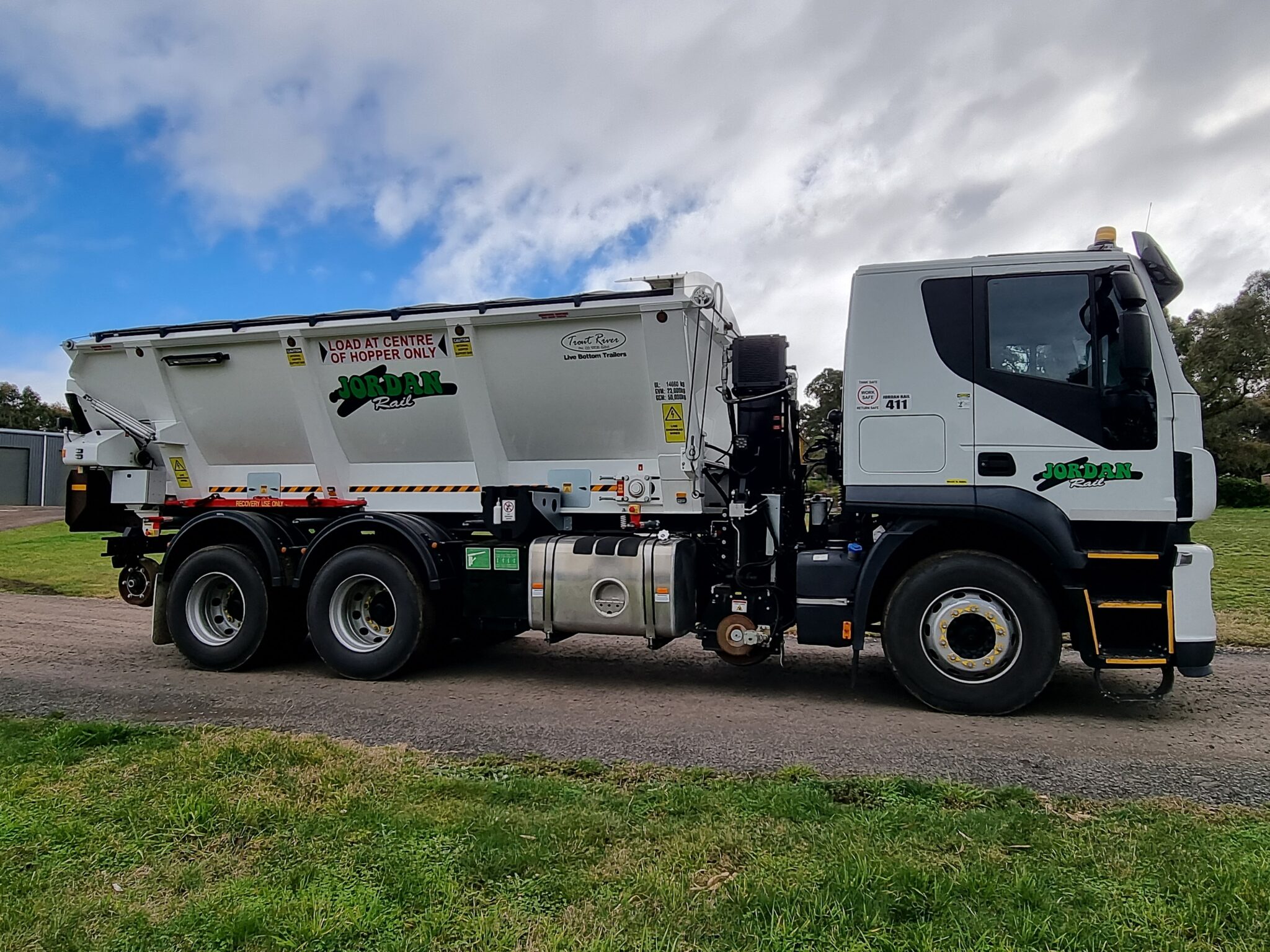 New HiRail Trout River Flocon Truck Jordan Rail